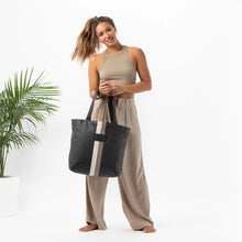 Load image into Gallery viewer, LE VOYAGEUR DAY TRIPPER | CAFFE BLACK