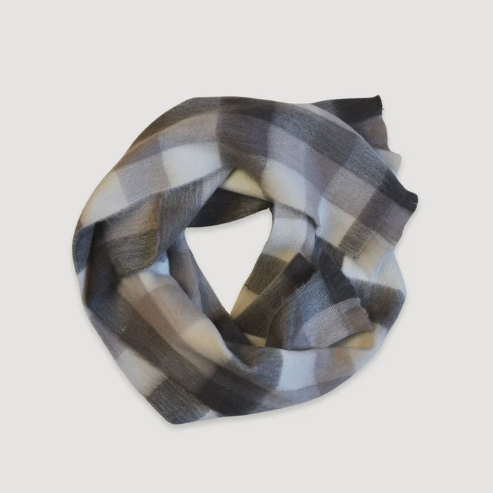 ALPACA SEAMLESS SCARF  |  WALNUT CHECK