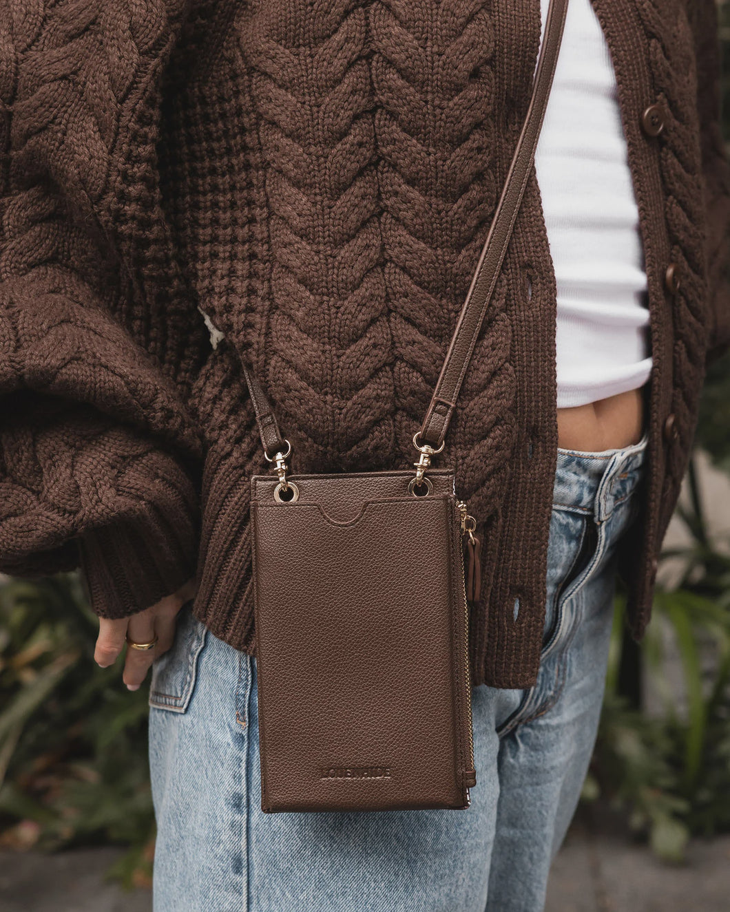 SUKI RFID PHONE BAG  |  CHOCOLATE