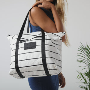 PINSTRIPE ZIPPER TOTE | BLACK